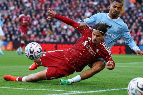 Kartu Merah Gravenberch Jadi Petaka, Man City Pesta Tiga Gol di Anfield dan Kukuh di Puncak
