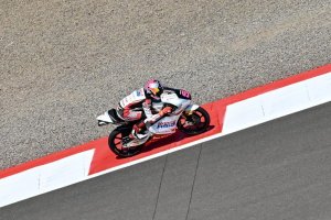 Veda Ega Kalahkan Hakim Danish di Practice Moto3 Mandalika, Posisi 12 Jadi Modal Penting