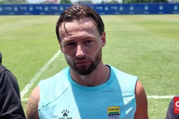Keluhkan Fasilitas Persib Minim, Thom Haye Pilih Pulihkan Kondisi di Rumah Marc Klok