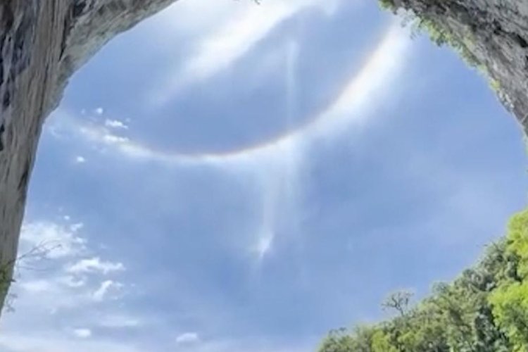 Air Terjun Tampak Tumpah dari Langit Brasil, Efek Optik dan Pelangi Melingkar Jadi Sorotan