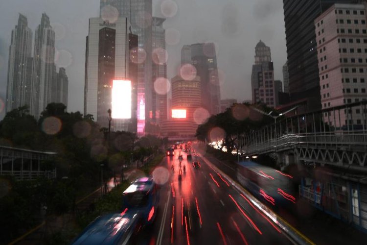 BMKG Peringatkan Musim Hujan Mundur 30 Hari, Waspadai Banjir dan Longsor Akhir Tahun