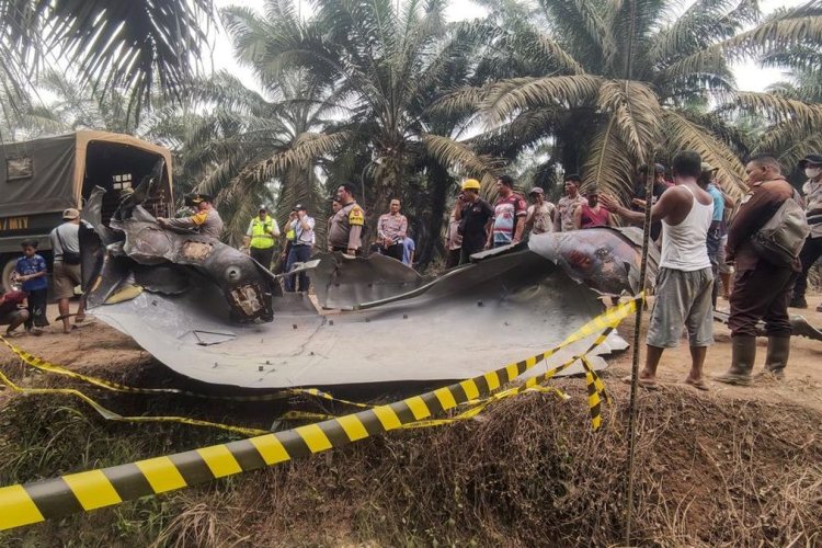 Pecahan Roket China Ditemukan di Kebun Sawit Sampit, Ini Risiko yang Mengintai
