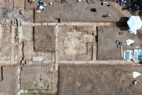 Arkeolog Temukan Aula Mosaik Berusia 2.400 Tahun, Diduga Tempat Aristoteles Mengajar Alexander Agung